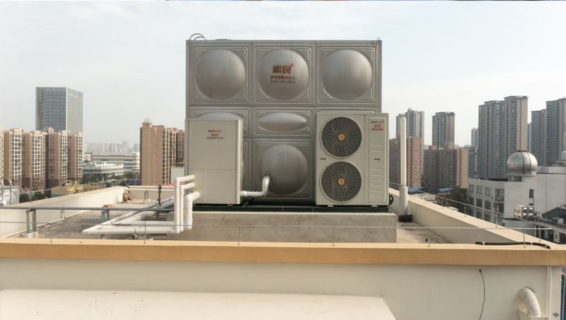 AI管家+光伏未来！雷锋学校云智能热水模块主体安装完成，索良实业打造绿色智慧新标杆！